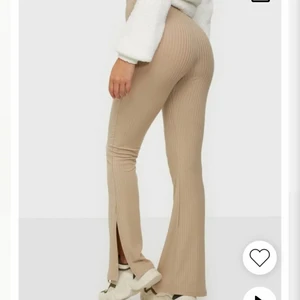 Byxor - Använda en gång, säljer eftersom dom är för långa för mig som är ungefär 162-163