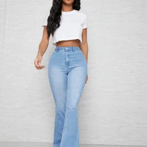 Bootcut jeans - Bootcut jeans. Jättefina på och använda endast 2 gånger därav nyskick.