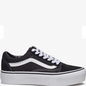 Vans Plattform strl 39 - Säljer mina vans old school, de är i använt skick men rena. 