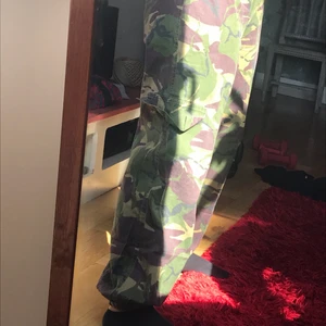  Kamouflage byxor  - Super sköna  Kamouflage byxor köpta från Humana. 