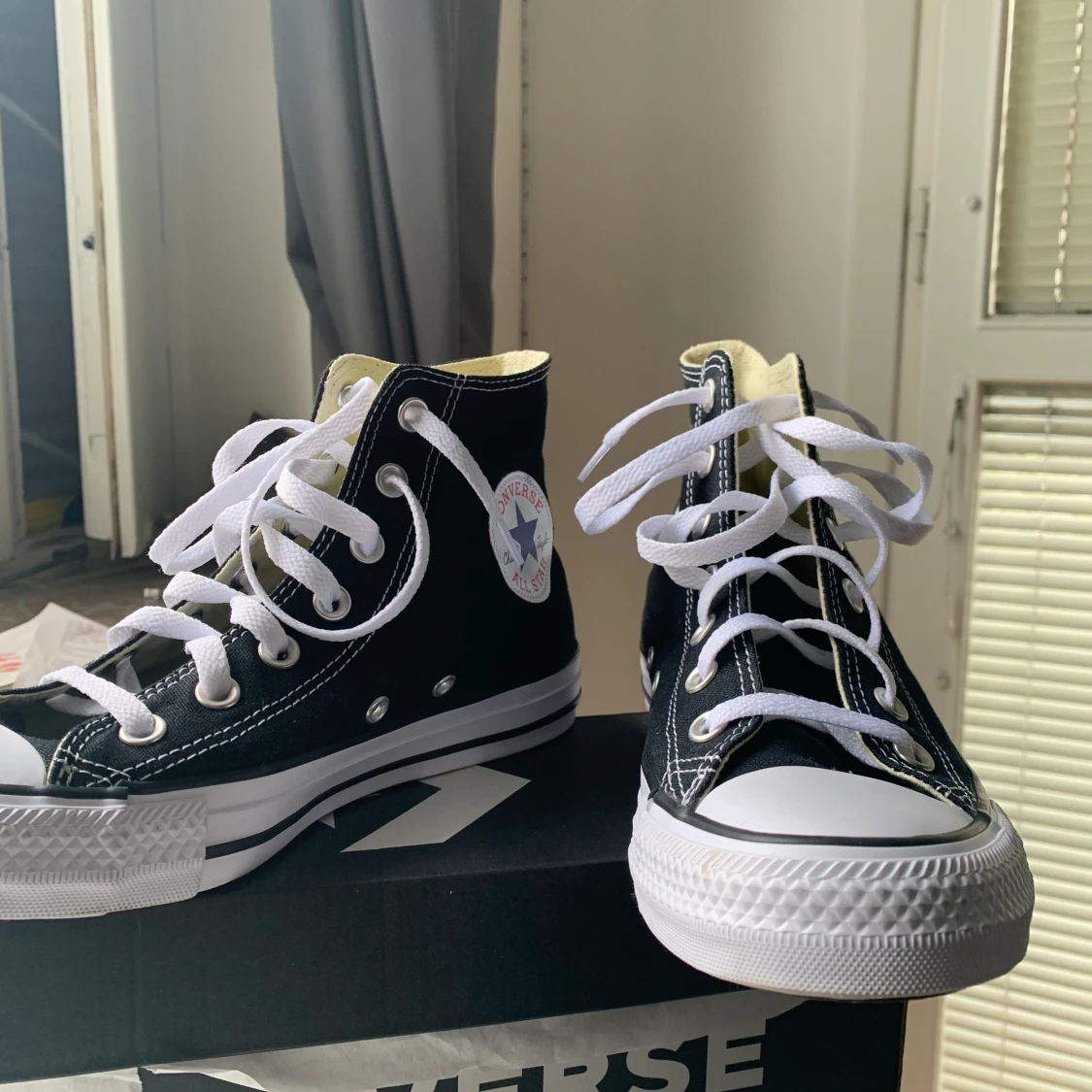 Helt nya svarta converse strl 38