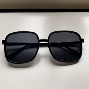 Solglasögon  - Helt oanvända!