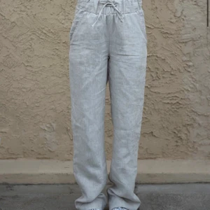 Linnebyxor från A-design - Helt slutsålda byxor från A-dsgn , lappen är kvar så helt oanvända❤️ skulle uppskatta snabbt köp helst redan den 14e april✨