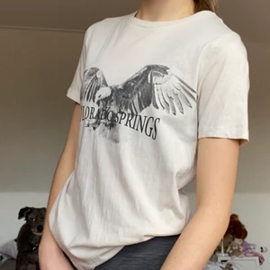 T-shirt med tryck! - Fint skick, storlek XS🤍