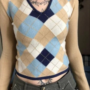 Vintage cropped long sleeve - I väldigt bra skick passar säkert en smal och en medium finns stretch i!