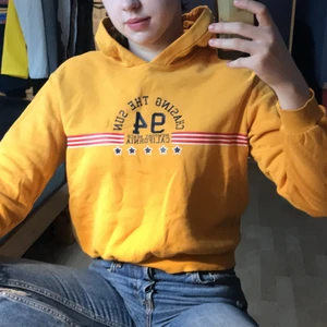 Gul huvtröjor  - Knappt använd, gott skick