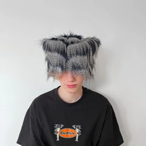 B-mössa önskedjur  - Vacker unik mössa handgjord i fuskpäls 💙