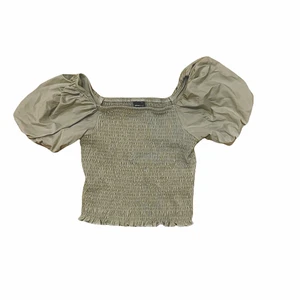 Gina top - A cute green summer top in the size M. 🤍✨✨