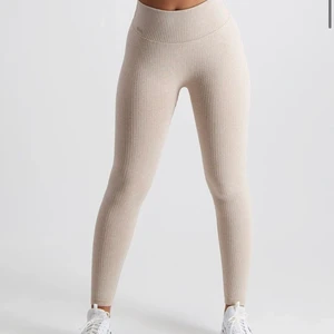 Aim’n tights  - Säljer mina skitsnygga aimn seamless tights eftersom att dom inte kommer till användning, Köpta i November för 600kr. Frakt tillkommer som köparen står för. 