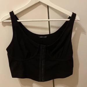 Topp strl. XL! - Säljer denna topp i storlek XL från Shein då den tyvärr är förstor på mig! Säljer den för 50kr!