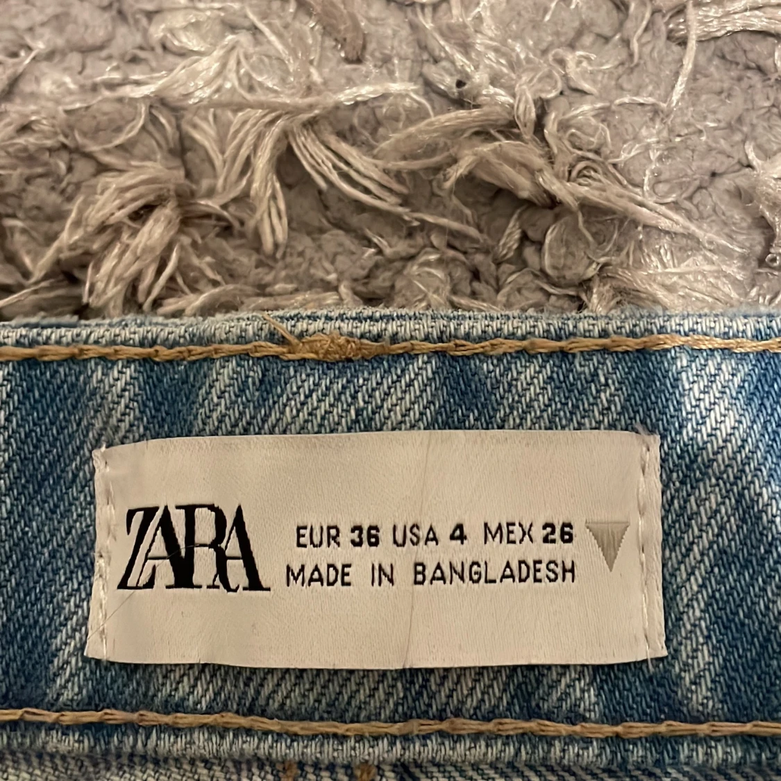POPULÄRA ZARA-JEANS - 90