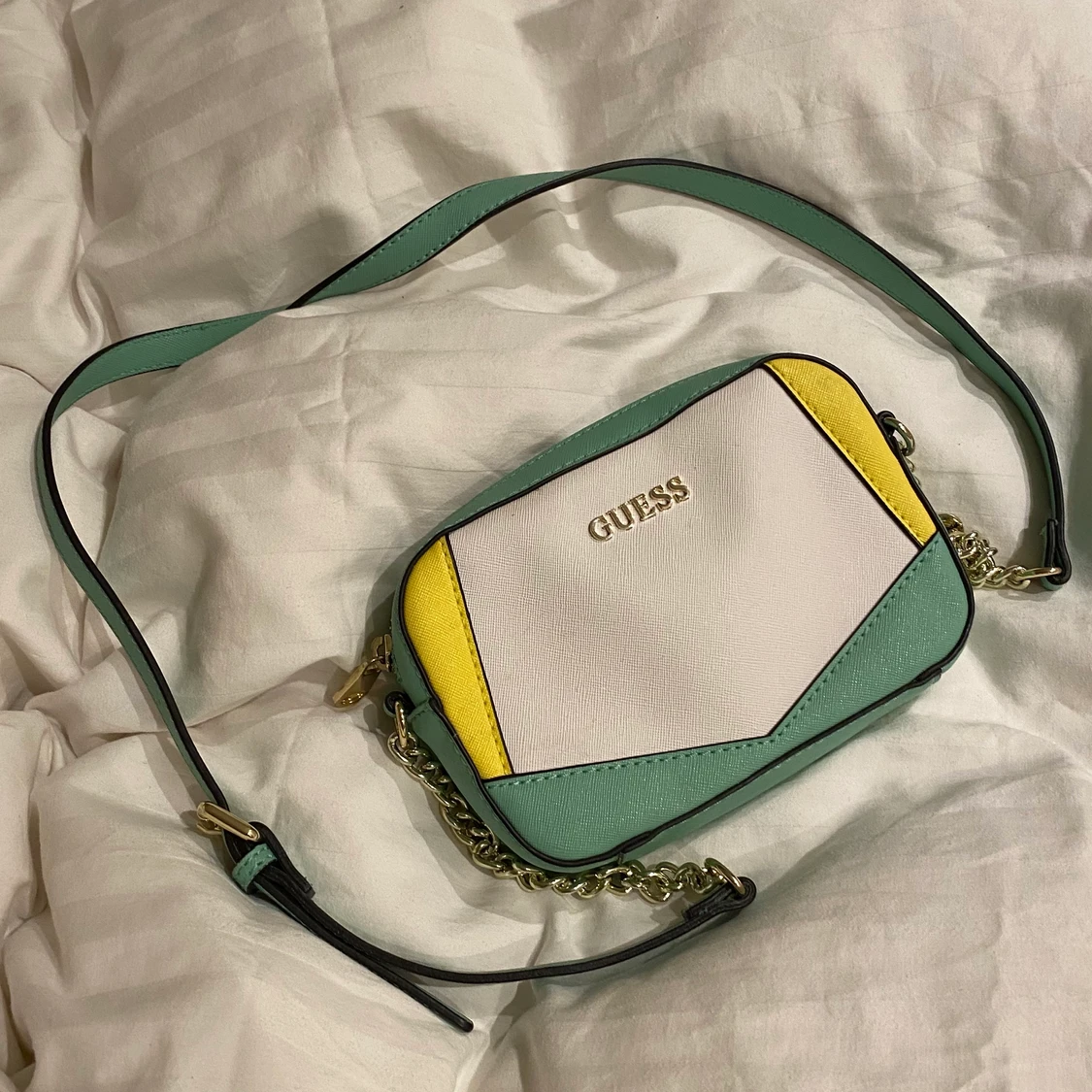 Liten väska från guess