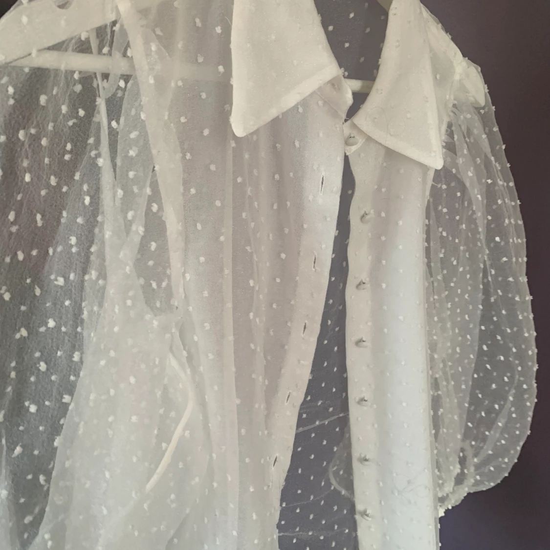 Vit genomskinlig blus  - 90