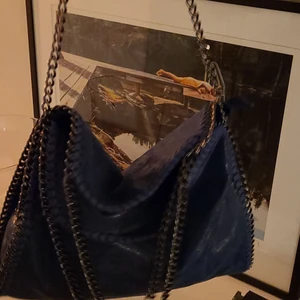 Tiamo väska - Stella McCartney liknande väska i den större storleken. Köpt nyligen och endast använt ett fåtal gånger. ( köp direkt för 450 kr)