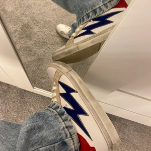 Zadig & Voltaire skor - Zadig skor som jag använt få gånger. Dom är i storlek 35 men passar mig som har 36-36,5. 💕 köpare står för frakt. P första bilden är dom lite smutsiga men har tvättat dom i sista💕