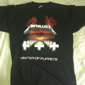Svart Metallica t-shirt  - Väldigt bra con. Storlek L. 