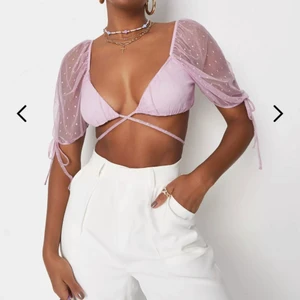 Fin bralett med lappen kvar! - Rosa bralett från missguided i storlek 34, säljer för att den var lite för liten för mig! Annars jättefin 
