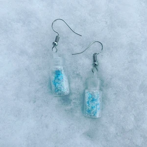 Örhängen  - Hemma gjorda örhängen❤️inte använd