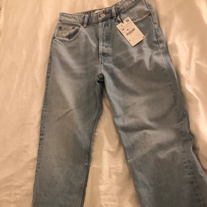 Jeans från zara storlek M - Oanvända, pga fel storlek. Ord pris 359