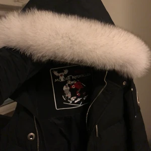 Moose knuckles jacka storlek S - Jag säljer min moose knuckles eftersom jag är inte i behov av den längre. Jackan är i bra skick och köptes föra vintern. Priset kan diskuteras vid snabb affär. 