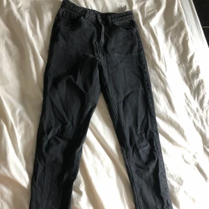 Jeans från Vero Moda - Långa svarta jeans från Vero Moda