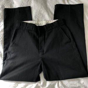 Dickies skate trousers - Dickies i perfekt skick! Storlek 28 i midjan 🖤 köpta på plick och aldrig använda av mig