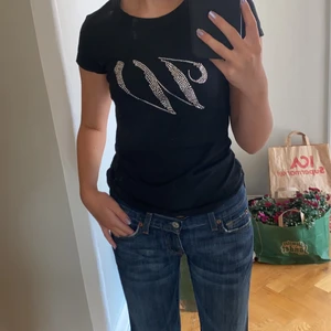 ZARA T-SHIRT - Zara t-shirt, går inte att få tag i längre! Storlek M men sitter som XS/S. Säljer för 80kr + frakt (45kr)‼️⚡️