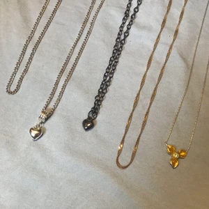 jättefina kedjehalsband ⛓ - jättefina kedjehalsband ⛓. 29kr st 💕 skulle du vilja köpa alla så går det att lösa 💕köparen står för frakten🚚