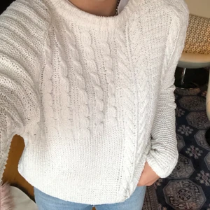 Stickad tröja - Stickad tröja från Zaras barnavdelning, storlek 164 men passar mig som har xs/s. Köpare står för frakt:)