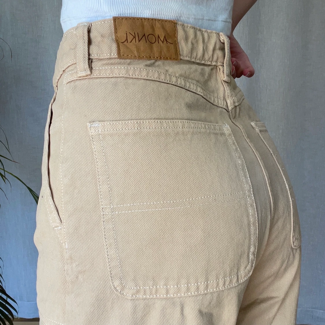 Beiga jeans från Monki i storlek 26 - 91