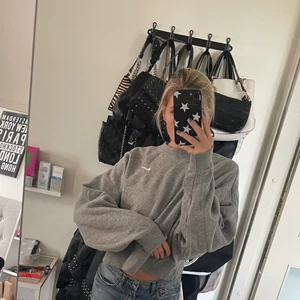 Sweatshirt - Super skön och fin sweatshirt!! Varm och i väldigt fint skick!! 