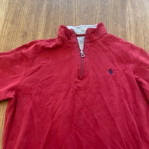 ralph lauren quarter zip - Säljer min riktigt sköna polo ralph lauren performance quarter zip. Passar som storlek s. Vid frakt står köparen för fraktkostnaderna. 