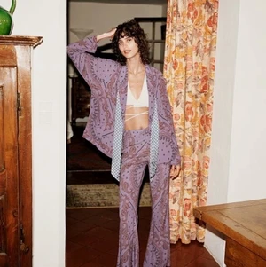 Slutsålt zara set - Säljer hela settet från zara, helt slutsålda! Byxorna och kavajen/blus kan köpas separat. Byxa 145, kavaj/ blus 145. Köp båda 250:-. Använda endast en gång. Superfina nu till hösten. Fler bilder vid intresse. 💜