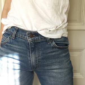 Jeans i bra skick utan fläckar, slitningar eller andra skavanker. 100% bomull. W27 L30. Modell: Pc9-35752-0000