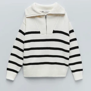 Zara tröja - Säljer nu denna super fina och populära tröja med dragkedja från zara. Använd en gång men är oredig som ny! Slut såld över allt! Säljer den pga att den inte kommer till användning.🥰🥰❤️