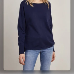 Stickad tröja - Knappt använd. 