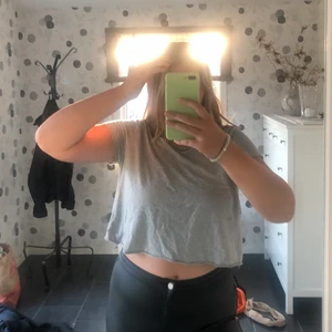 Grå crop top   - Grå crop top från lager 157 som jag inte använder 