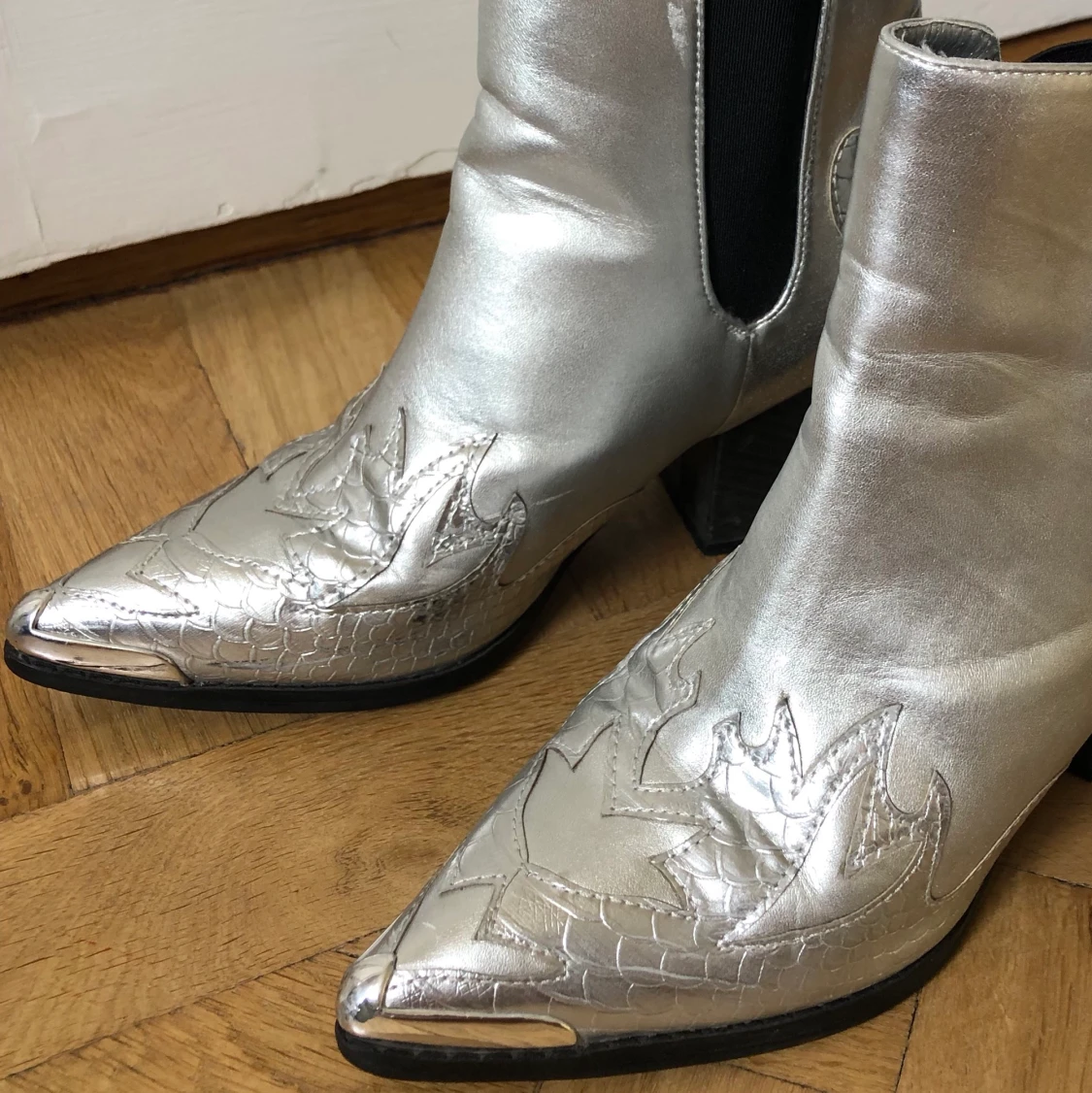 Silvriga cowboy boots strl 36 - 91