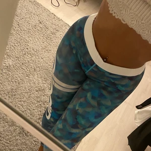 Träningsbyxor  - Säljer dessa träningstights från aimn, säljer då dem inte kommer till användning längre. Pris kan diskuteras 💕