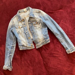 Jacka strl S-M - Jean jacka . Jag klädde mig några ggr