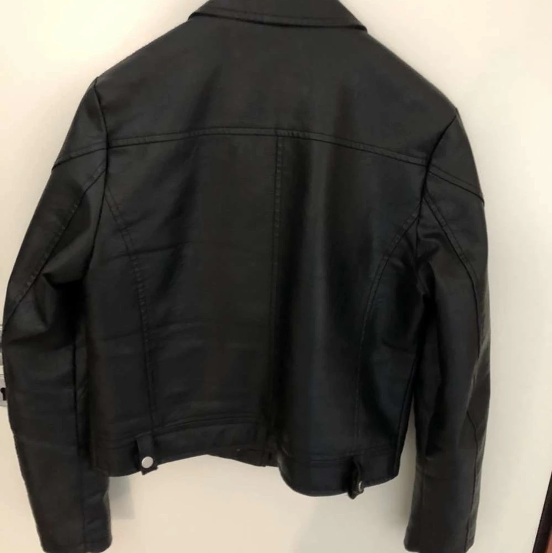 Skinnjacka NA-KD storlek 38 - 90