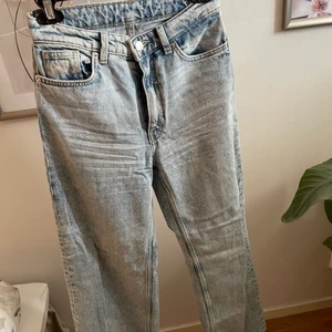 wide leg jeans - säljer dessa jeans då de tyvärr inte passar mig längre. bra längd och passar både mig som är lite kortare men även om man är längre. superfina helt enkelt!🥰✨