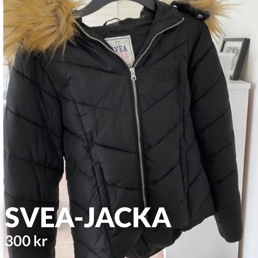 Väldigt fin och helt oanvänd Svea-jacka. (Med avtagbar luva) Storlek 160. För 300kr(+ eventuell frakt) 🖤. Jackor.