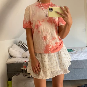 T-shirt  - As cool tie dye tröja! Använd ca 3-4ggr så är som ny.