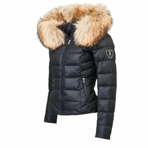 Rock and blue jacka - Säljer min rock and blue jacka som jag köpte för ett tag sen men var lite tajt runt bröstet. Annars är den perfekt. Om det blir stort intresse kan de bli budgivning 😊