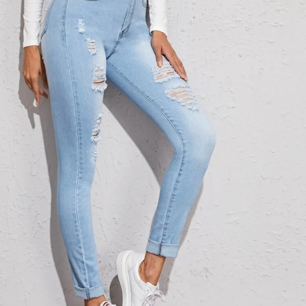 Super fina oanvända jeans, säljes för dom va för små för mig . Jeans & Byxor.