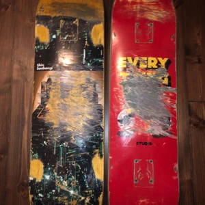Skate board  - Två använda brädor.                                                     En 8,25 från polar använd i 2 veckor köpt för 850 säljer för 250. Såld                                                                En 8 från studio använd i 1 vecka köpt för 600 säljer för 150.