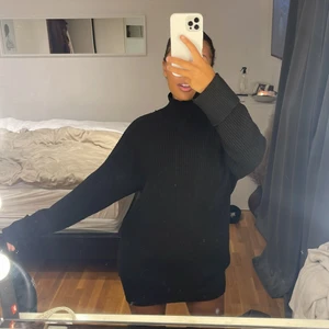 Stickad klänning - Stickad klänning från vero moda, perfekt till hösten och skitsnygga att matcha med ett par boots och kappa😍