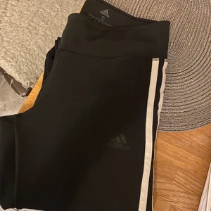 Adidas tajts Stl s - Adidas tajts Stl s. Använd skick