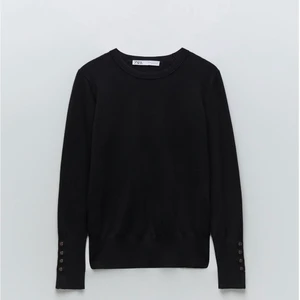 En stickad topp från zara! - En super snygg topp från zara! Oanvänd men lappen finns inte kvar! Nyskick! Nypris: 260kr